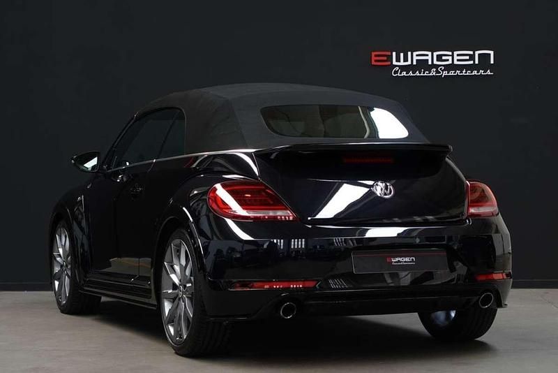 Usado VW Beetle Cabriolet R-line 220 CV (161 kW) 2017 Negro Descapotable