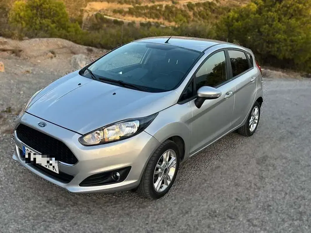 Usado Ford Fiesta Trend 82 CV (60 kW) 2016 Negro Utilitario