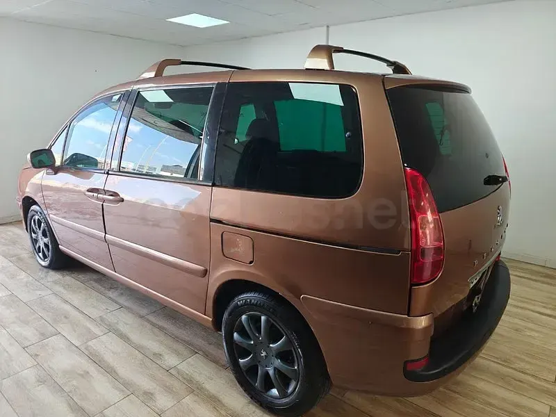 Usado Peugeot 807 120 CV (88 kW) 2007 Granate Monovolumen