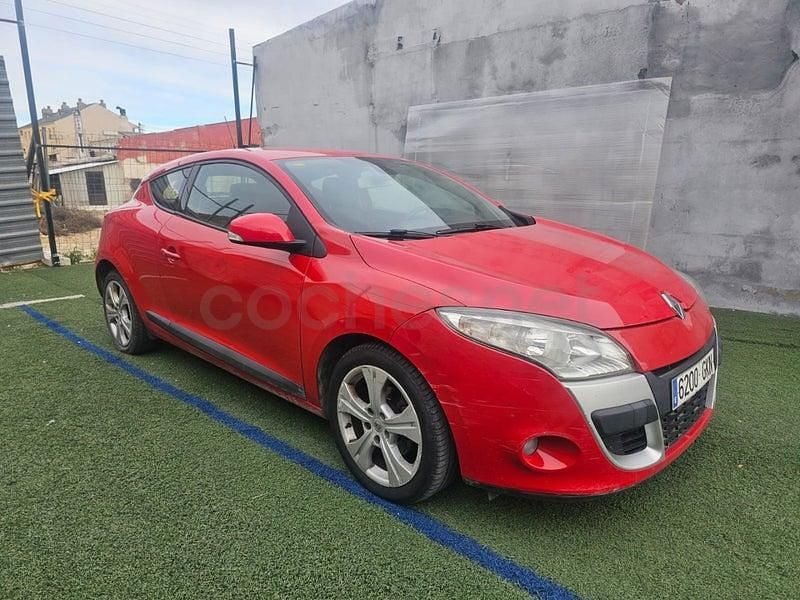 Usado Renault Mégane Expression 105 CV (77 kW) 2009 Rojo Berlina