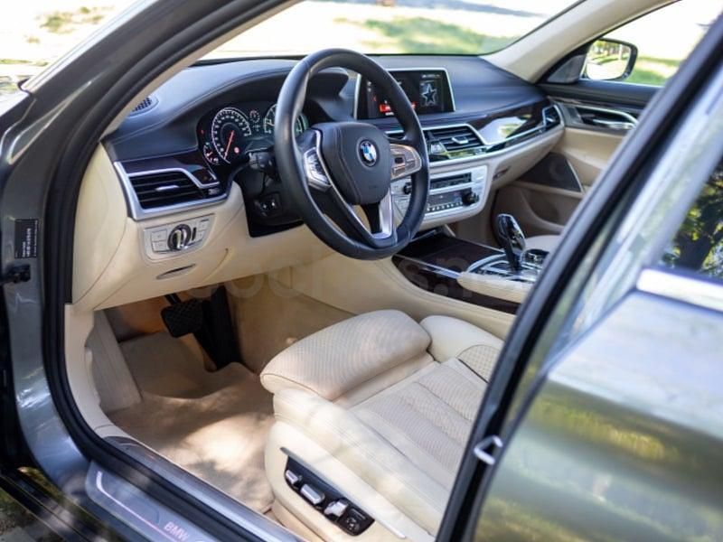 Käytetty BMW 750L Comfort Edition 450 HP (330 kW) 2015 Harmaa Sedan