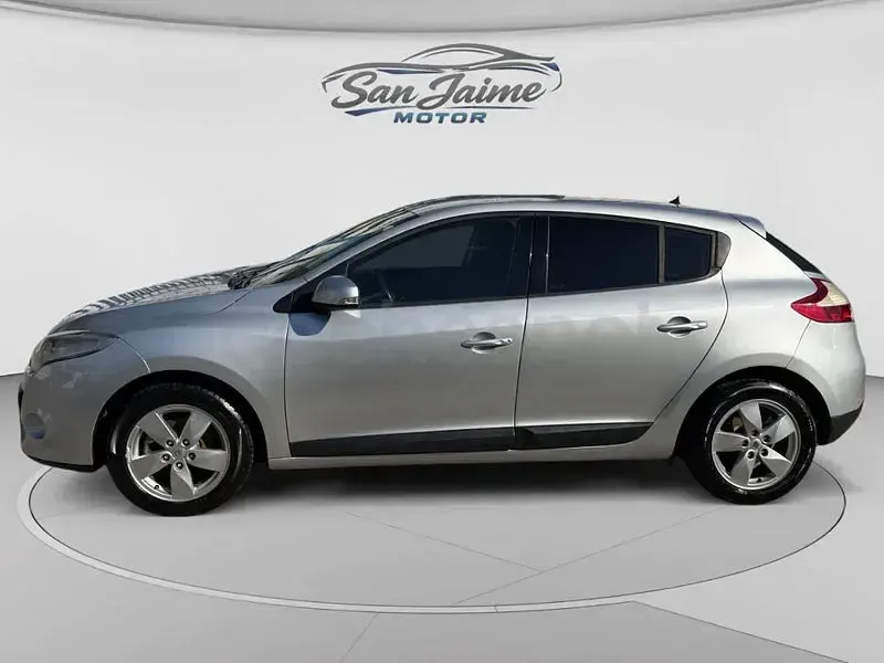 Usado Renault Mégane III Dynamique 110 CV (80 kW) 2009 Gris / plata Berlina