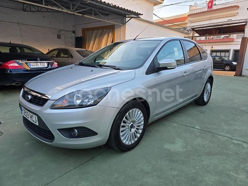 Gris / plata Usado 2011 Ford Focus Trend Berlina | 5990 € (Buen precio) - Imagen 1/4