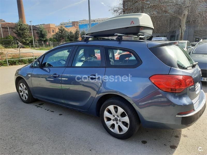 Usado Opel Astra Business 130 CV (95 kW) 2014 Azul Familiar