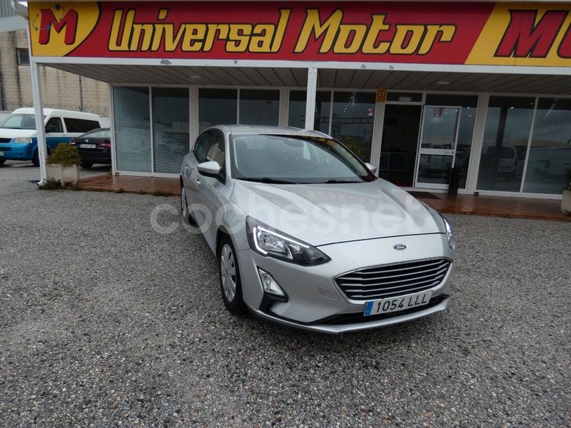 Usado Ford Focus Trend 95 CV (69 kW) 2021 Gris / plata Berlina