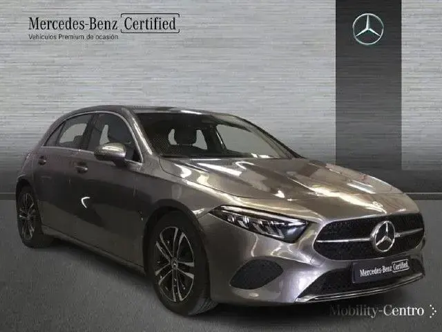 Usado Mercedes A200 150 CV (110 kW) 2024 Gris montaña