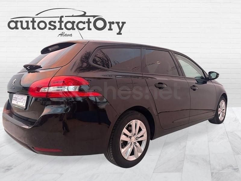 Usado Peugeot 308 SW Access 100 CV (73 kW) 2018 Negro Familiar