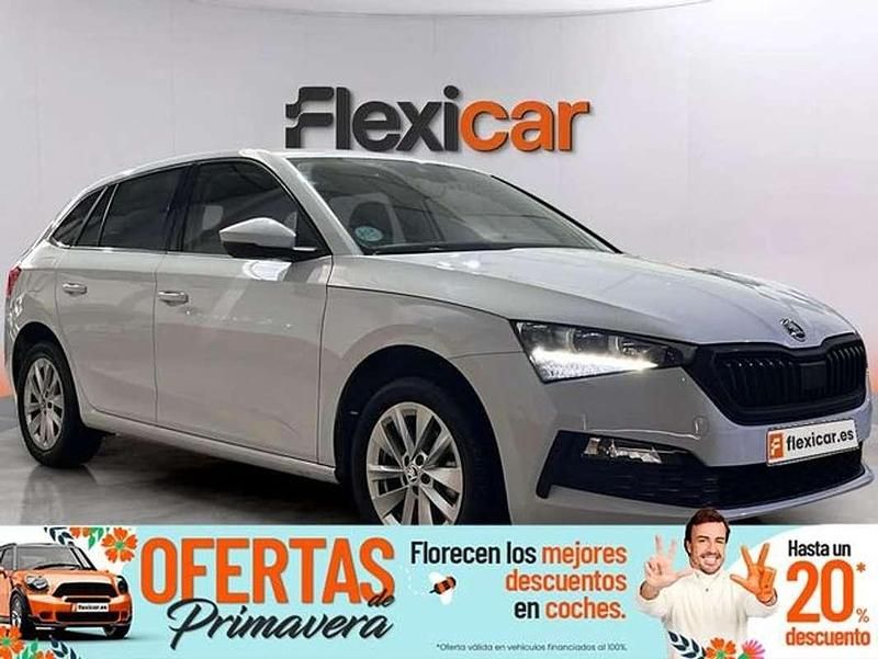 Usado Skoda Scala Ambition 110 CV (80 kW) 2023 Blanco Utilitario