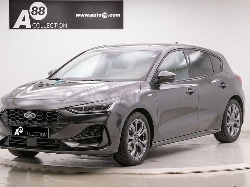Usado Ford Focus ST-Line 155 CV (114 kW) 2023 Gris / plata Berlina