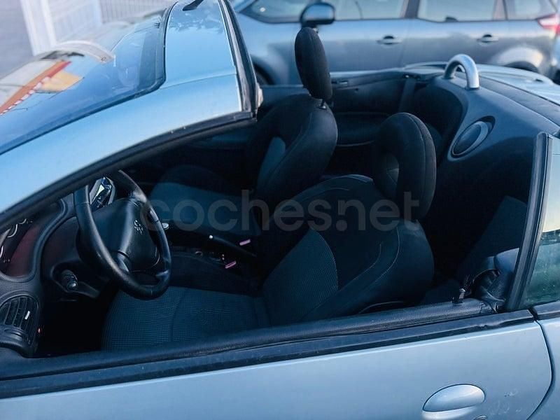 Usado Peugeot 206 CC 110 CV (80 kW) 2006 Gris / plata Descapotable
