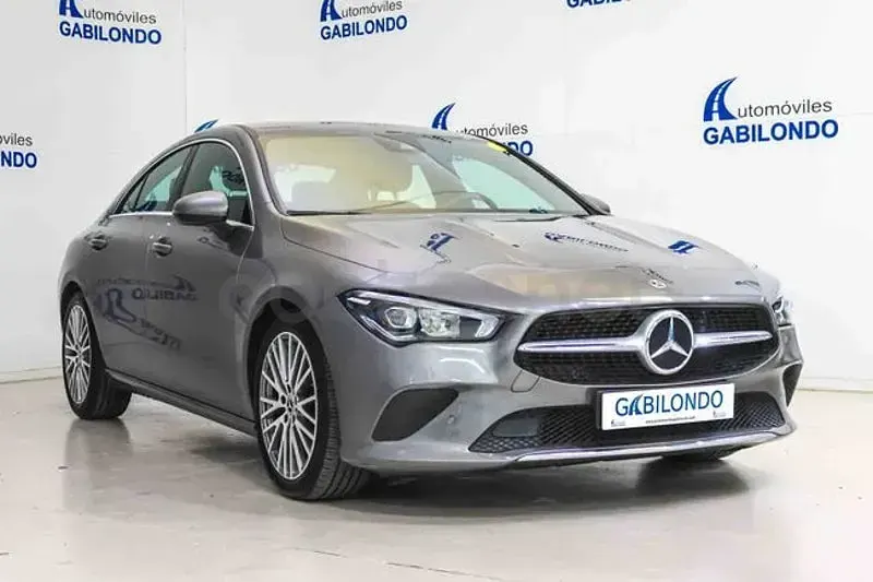 Usado Mercedes CLA200 150 HP (110 kW) 2021 Cinzento Sedan