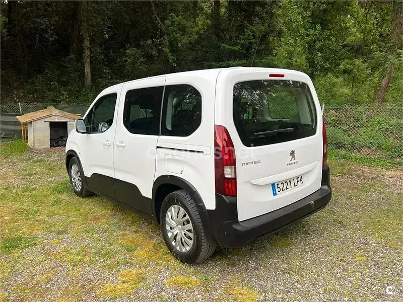 Usado Peugeot Rifter Access 100 CV (73 kW) 2020 Blanco Monovolumen