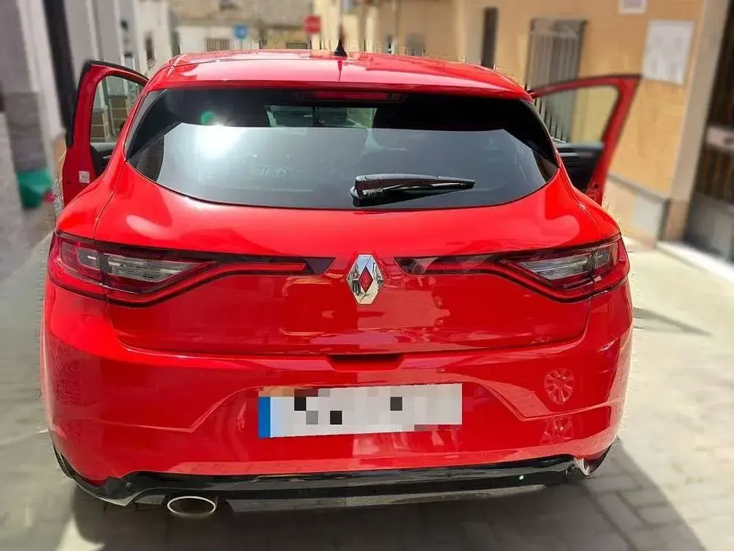 Usado Renault Mégane IV Zen 110 CV (80 kW) 2017 Rojo Utilitario