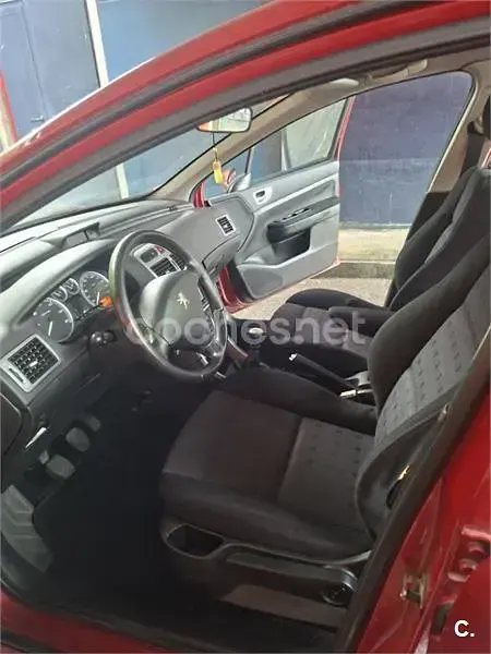 Usado Peugeot 307 136 CV (100 kW) 2004 Rojo Familiar