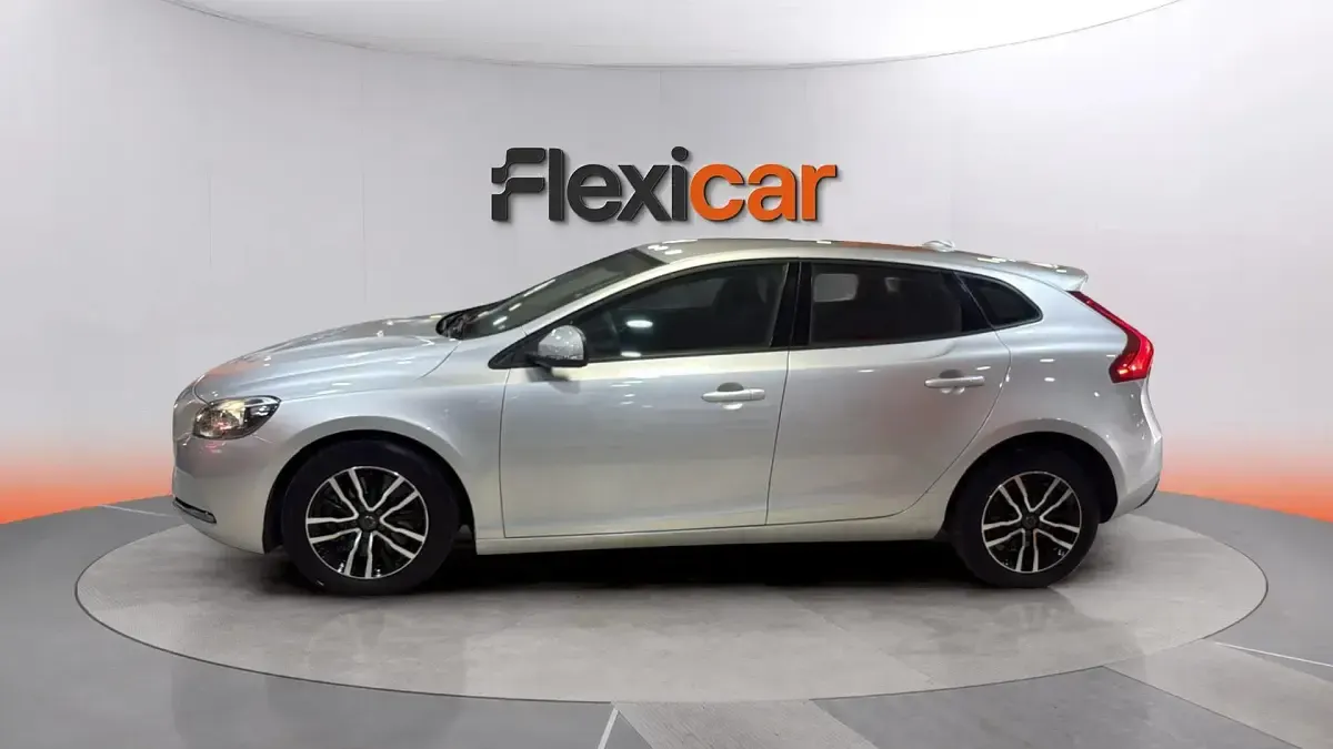 Usado Volvo V40 Momentum 120 CV (88 kW) 2017 Gris Berlina