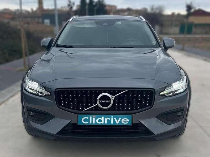 Usado Volvo V60 Pro 190 CV (139 kW) 2019 Gris Familiar