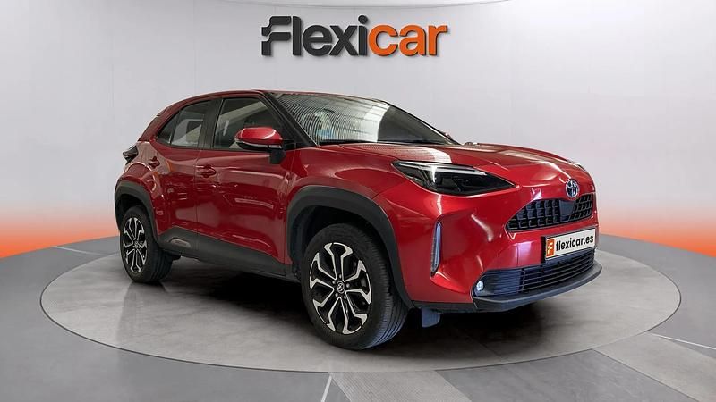 Usado Toyota Yaris Hybrid Active 116 CV (85 kW) 2024 Rojo