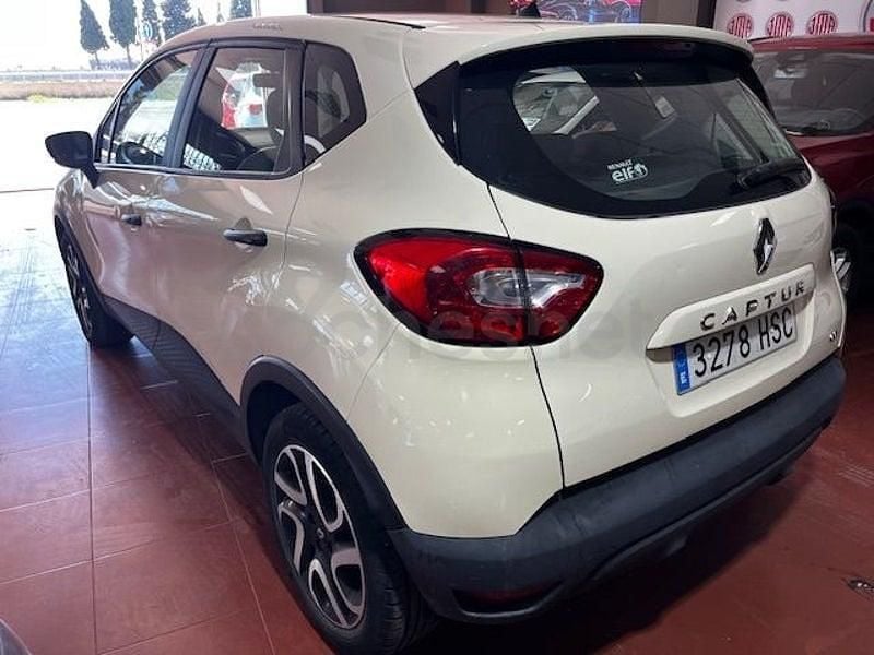 Usado Renault Captur Life 90 CV (66 kW) 2013 Beige SUV