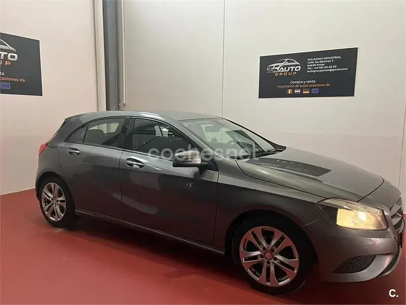 Usado Mercedes A180 Style 109 CV (80 kW) 2015 Gris / plata Berlina