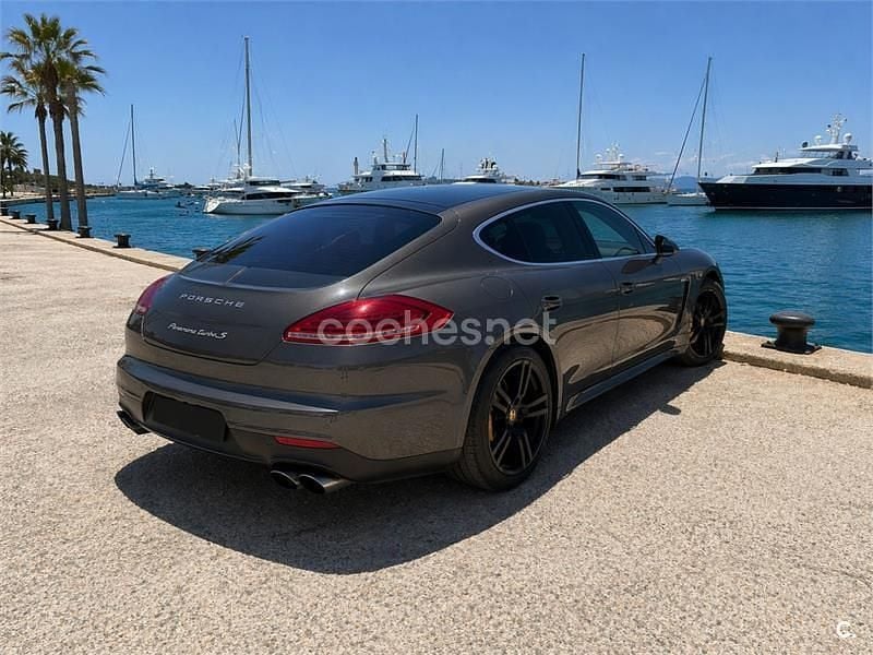 Usado Porsche Panamera Turbo S 550 CV (404 kW) 2014 Gris / plata Berlina