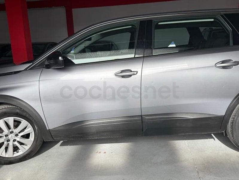 Käytetty Peugeot 5008 Active 130 HP (95 kW) 2022 Harmaa Katumaasturi