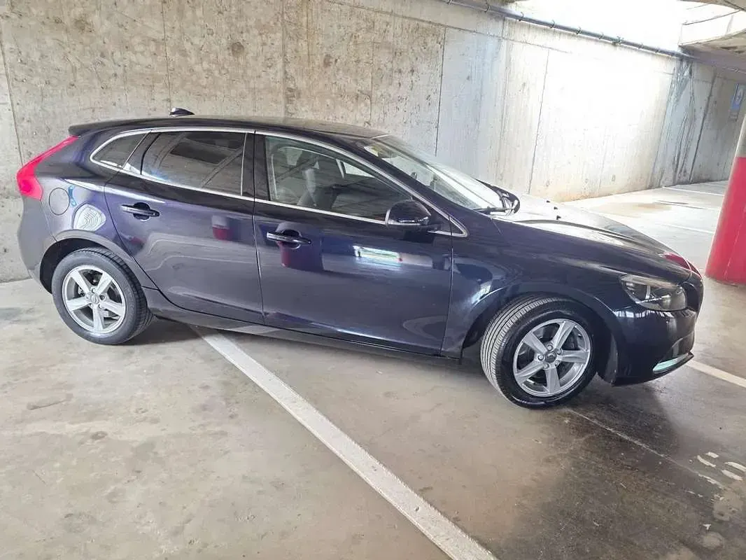 Usado Volvo V40 Kinetic 120 HP (88 kW) 2015 Azul Citadino