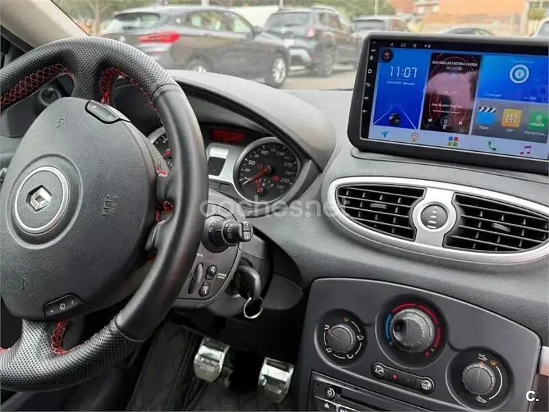 Usado Renault Clio II Authentique 70 CV (51 kW) 2011 Gris / plata Berlina