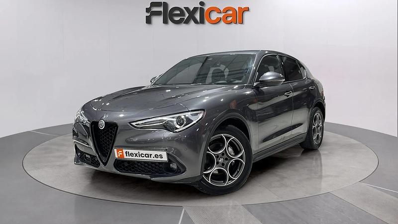 Usado Alfa Romeo Stelvio Sprint 162 CV (119 kW) 2022 Gris SUV