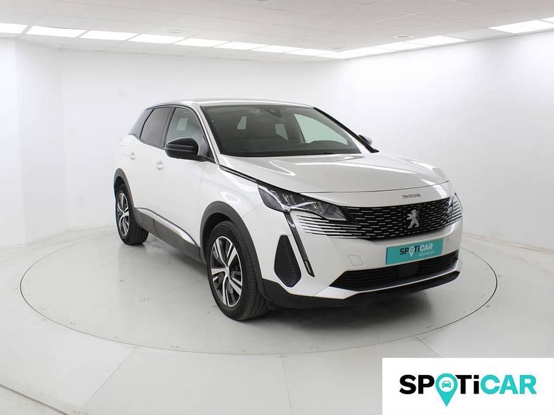 Usado Peugeot 3008 Allure 130 CV (95 kW) 2022 Blanco SUV