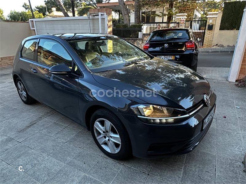 Usado VW Golf VII Edition 110 CV (80 kW) 2018 Gris / plata Berlina