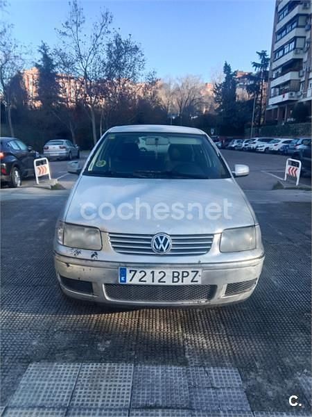 Gris / plata Usado 2001 VW Polo Trendline Berlina | 1100 € (Super precio) - Imagen 1/4