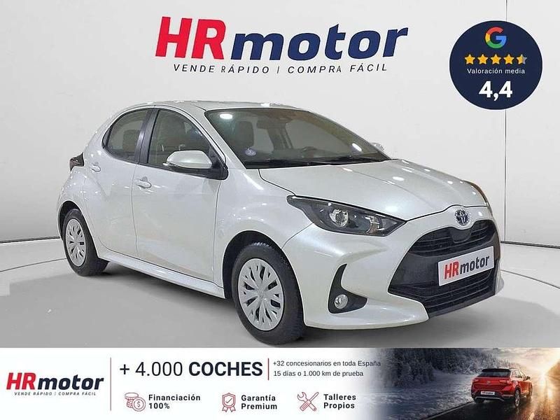 Usado Toyota Yaris Hybrid Business Edition 117 CV (86 kW) 2022 Blanco SUV