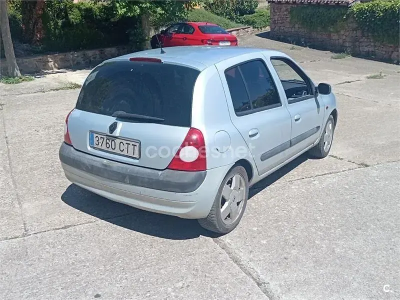 Usado Renault Clio II Expression 80 CV (58 kW) 2004 Gris / plata Berlina