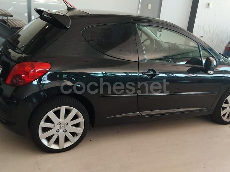 Negro Usado 2009 Peugeot 207 GTi Berlina | 2999 € (Buen precio) - Imagen 1/4