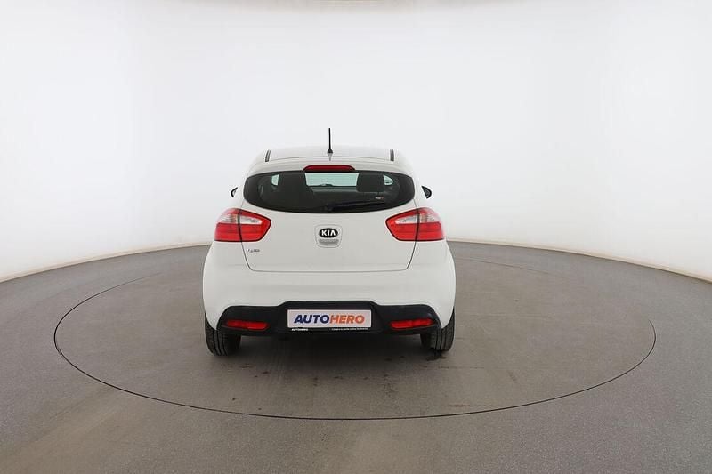 Usado Kia Rio 85 CV (62 kW) 2013 Blanco Utilitario