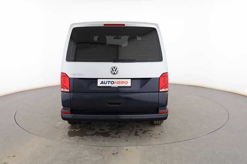 Usado VW Multivan Trendline 150 CV (110 kW) 2021 Azul Van