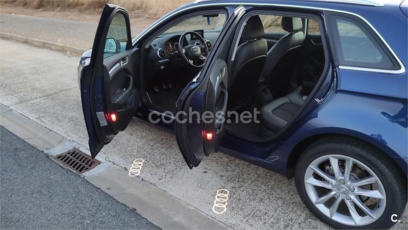 Usado Audi A3 Ambition 110 CV (80 kW) 2015 Azul Berlina