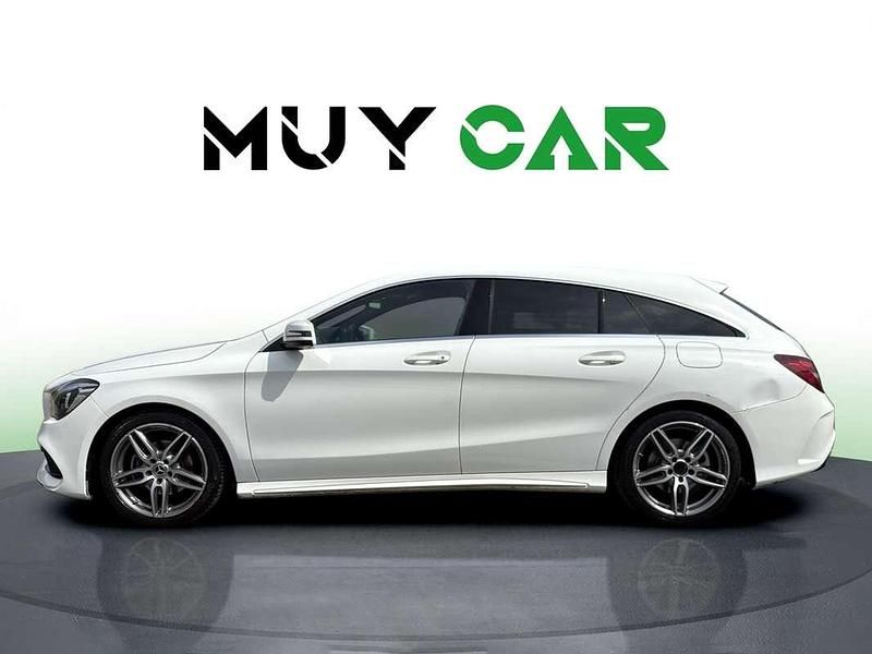 Usado Mercedes CLA180 Shooting Brake 122 CV (89 kW) 2018 Negro Familiar