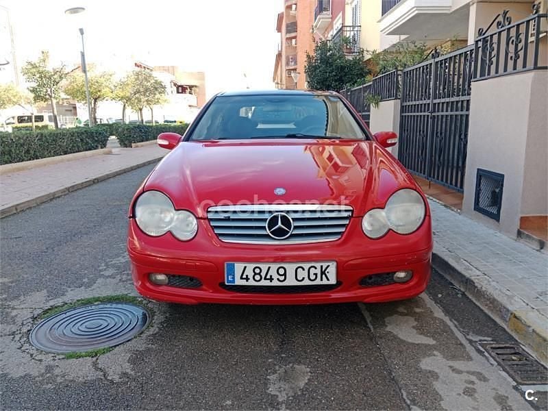 Usado Mercedes C220 143 CV (105 kW) 2004 Rojo Berlina