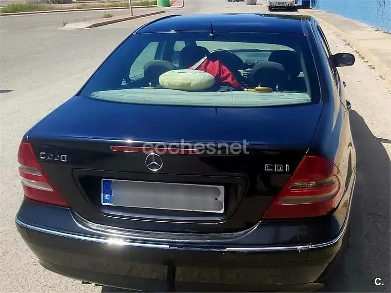 Usado Mercedes C220 Avantgarde 150 CV (110 kW) 2006 Negro Berlina