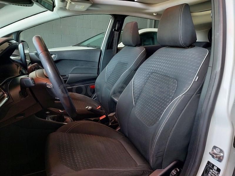Usado Ford Fiesta Titanium 100 CV (73 kW) 2017 Blanco Berlina
