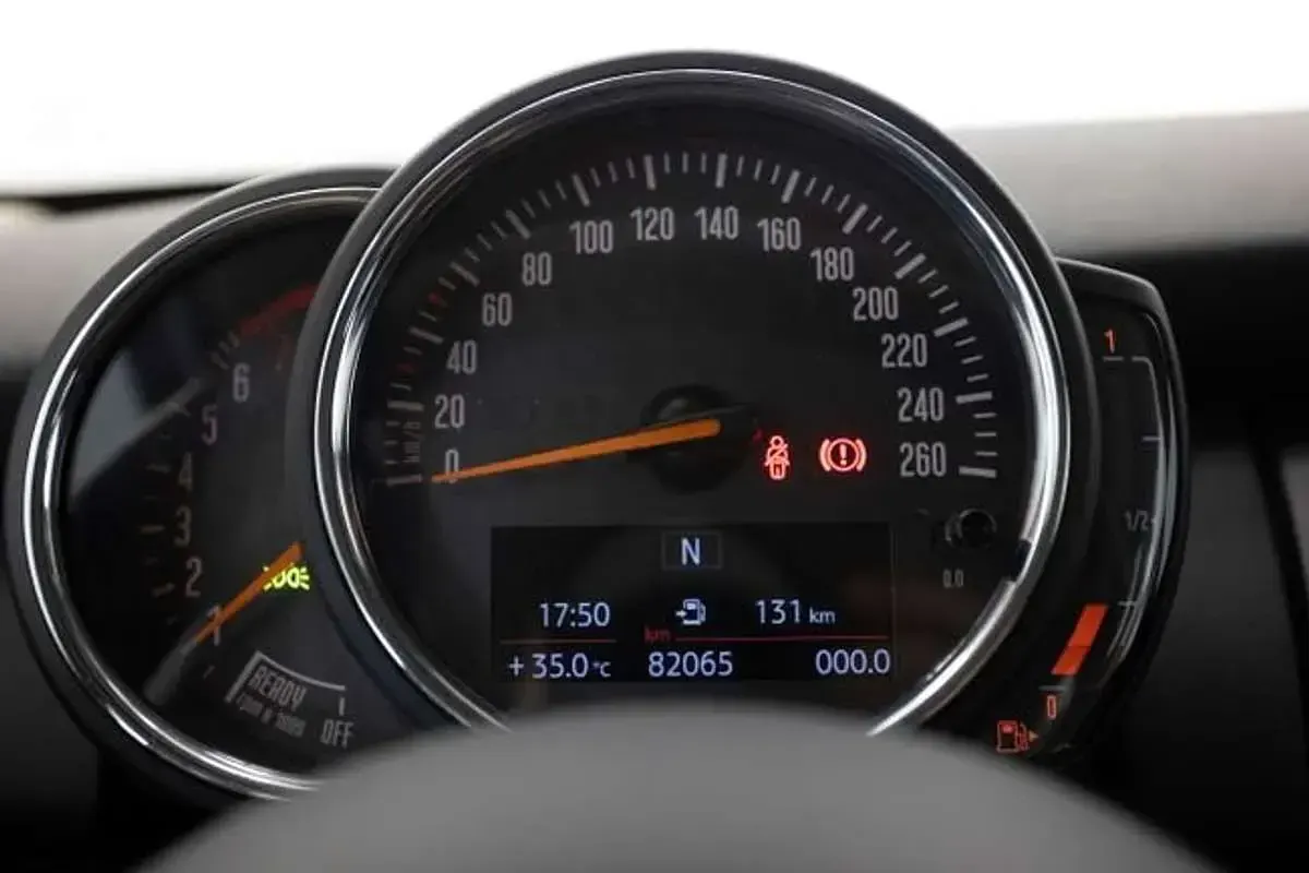 Usado Mini ONE 103 CV (75 kW) 2020 Rojo Utilitario