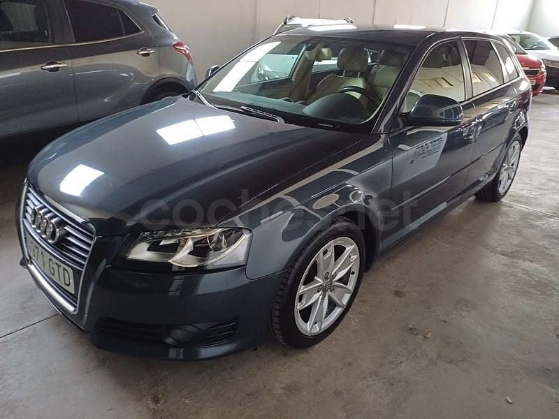 Usado Audi A3 Ambition 105 CV (77 kW) 2010 Gris / plata Utilitario