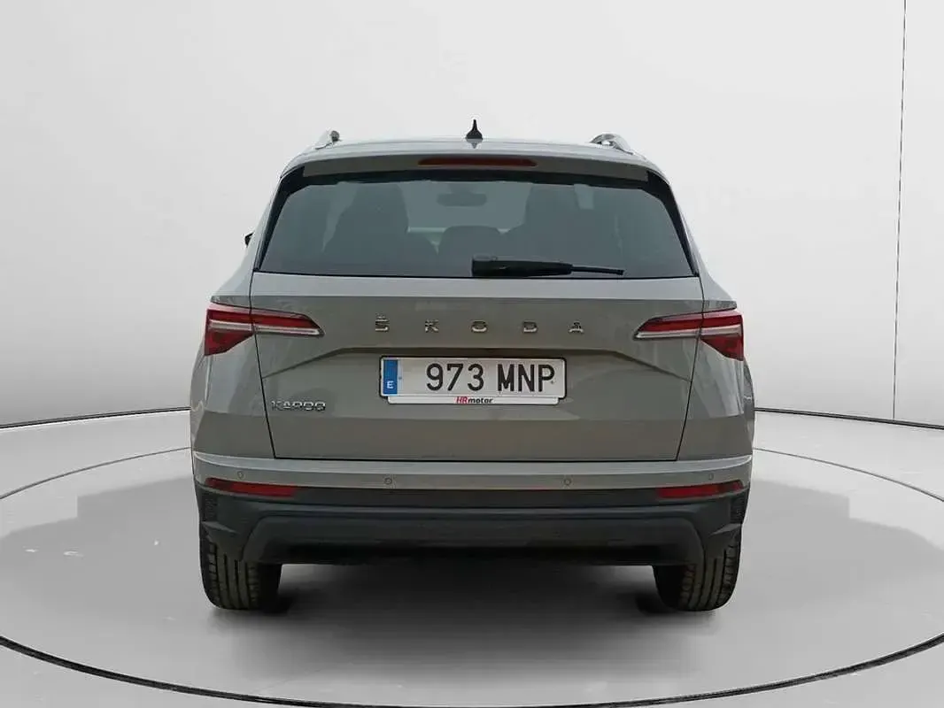 Usado Skoda Karoq Selection 116 CV (85 kW) 2024 Gris SUV