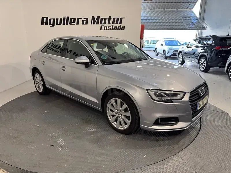Käytetty Audi A3 Design 150 HP (110 kW) 2020 Harmaa Sedan