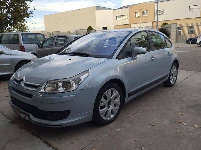 Usado Citroën C4 VTR Sport 110 CV (80 kW) 2005 Gris / plata Berlina