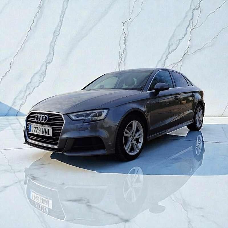 Usado Audi A3 Design 116 CV (85 kW) 2018 Gris Berlina