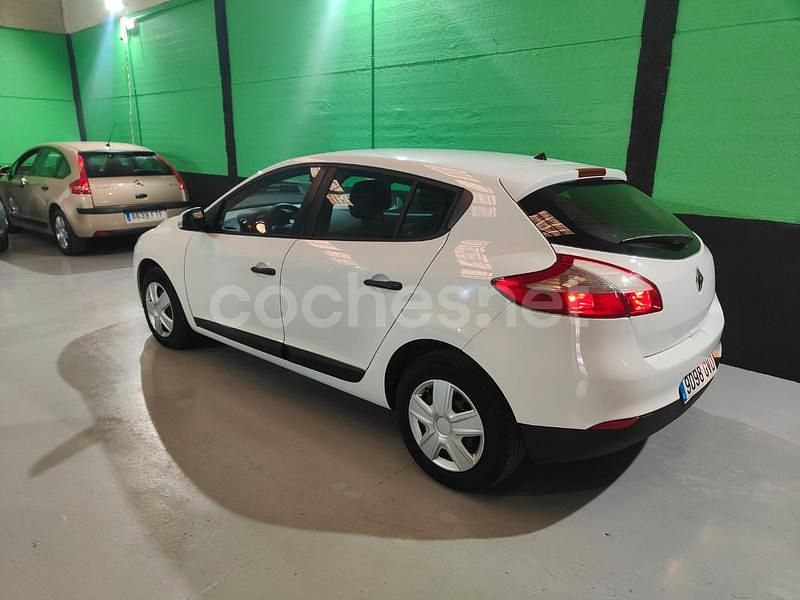 Blanco Usado 2010 Renault Mégane Authentique Berlina | 5990 € (Caro) - Imagen 1/4