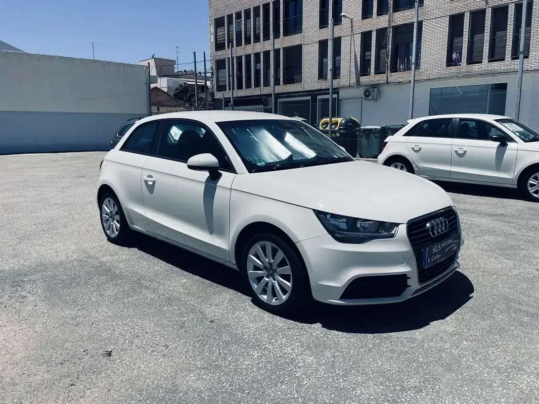 Usado Audi A1 Attraction 86 CV (63 kW) 2012 Blanco Utilitario