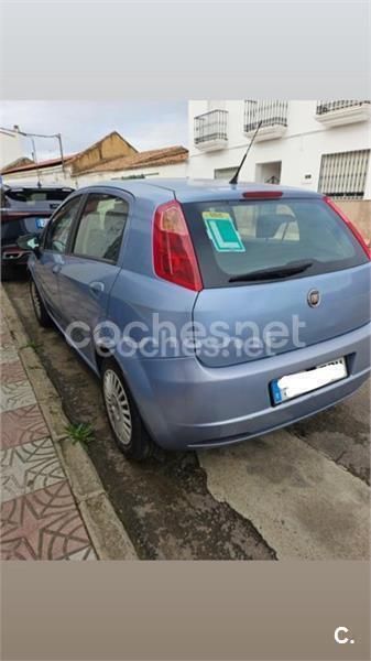 Usado Fiat Grande Punto Active 90 CV (66 kW) 2008 Azul Utilitario